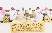 الشيخ / خليوي بن هديب يستضيف عدد من مشايخ ووجهاء ورجال اعمال وشعراء  واعيان قبيلة حرب