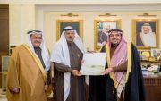 امير منطقة القصيم يكرم الاستاذ. علي بن  دليم الفريدي.