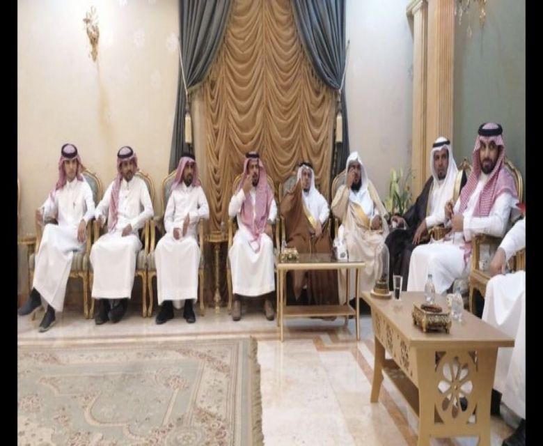 ابناء الشيخ سعود بن صنت بن حمدي في ضيافه محافظ عنيزه الاستاذ عبدالرحمن السليم